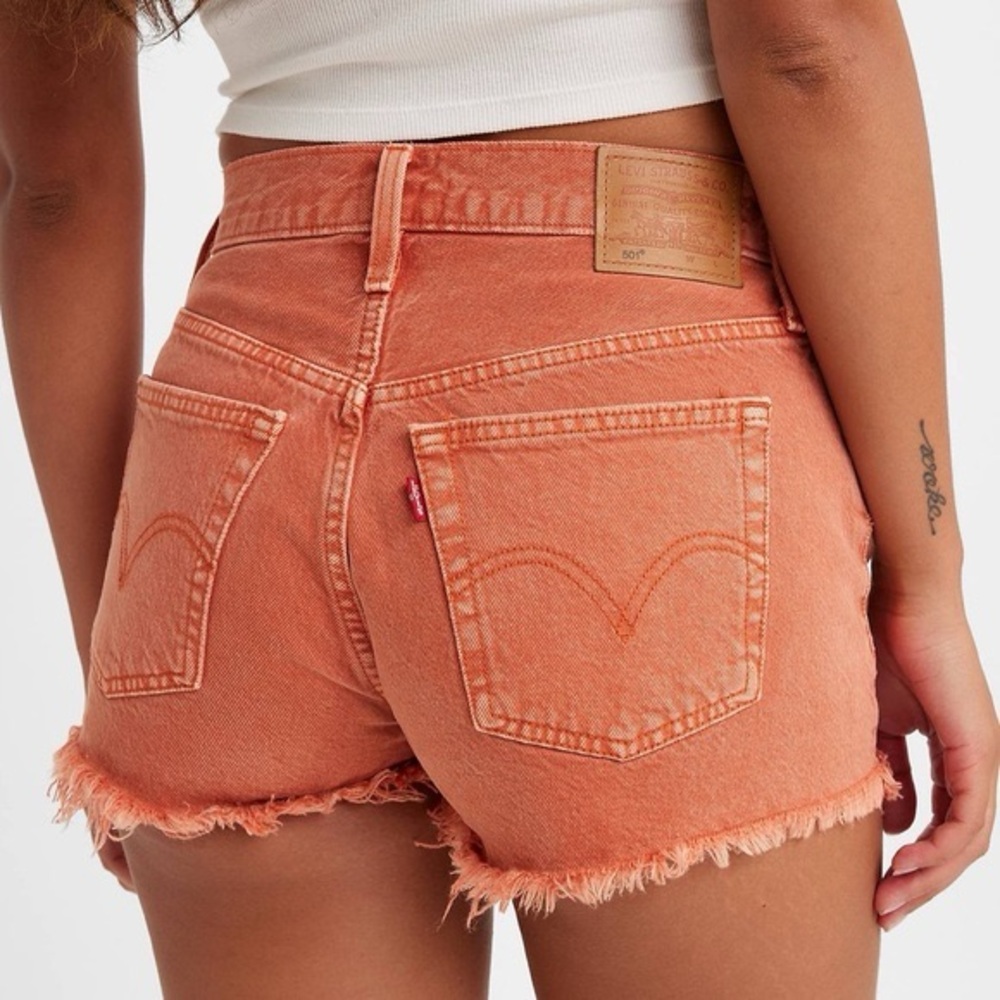 Levi's 501 high waisted button-fly shorts in baked clay, pink size 24 waist